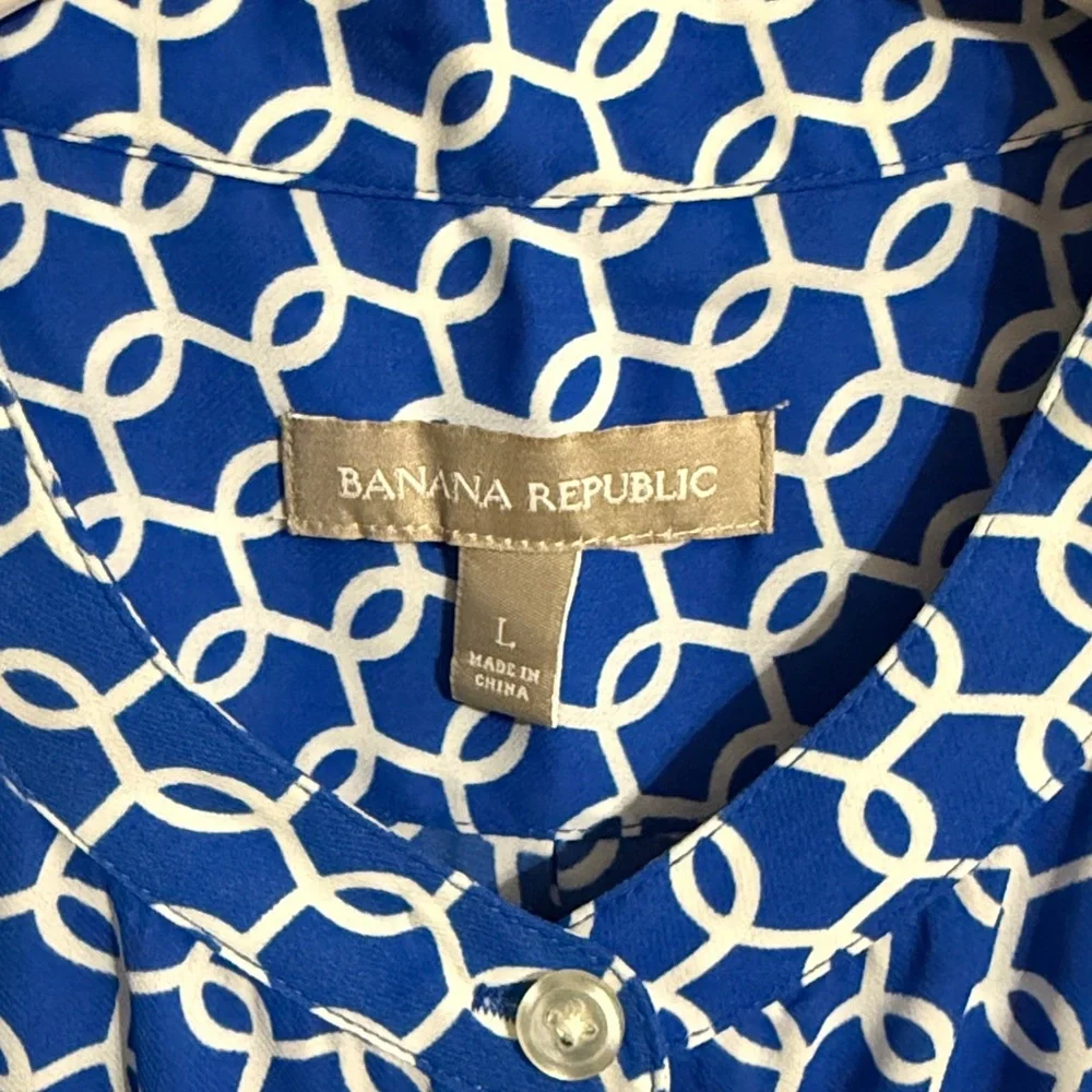 3/$14 Banana Republic Chain Link Sleeveless Button Front Top Size: L - Picture 3 of 5